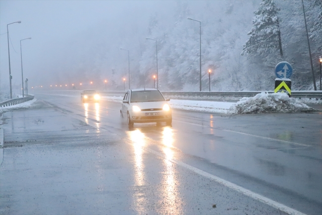 Bolu Dağı'nda kar yağışı: Sürücüler uyarıldı