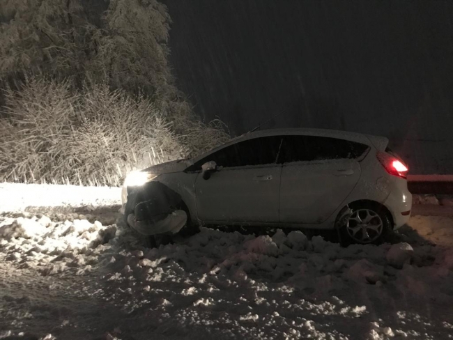 Sivas-Tokat karayolunda ulaşıma kar engeli: Araçlar mahsur kaldı