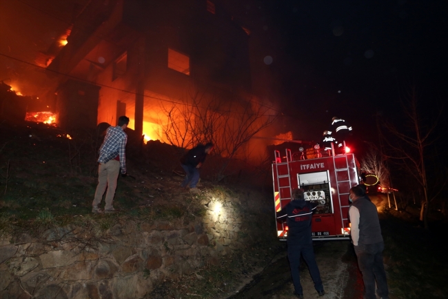 Trabzon Araklı'da 7 ev yandı