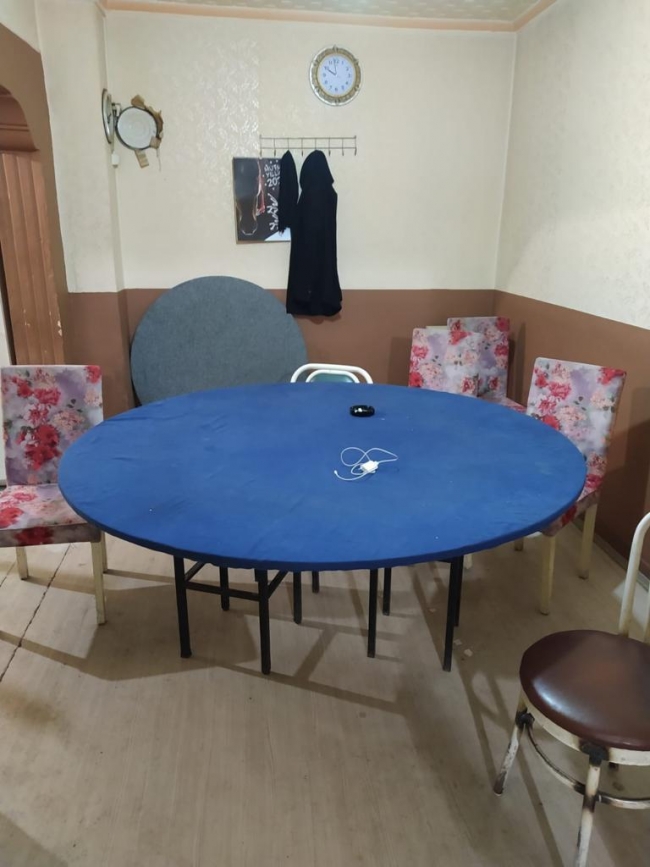 Kumar oynamak için duvarı yıkıp gizli giriş yaptılar