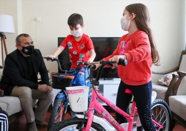 Ordu Valisi yetim ve öksüz çocukları sevindirdi