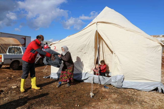 Türk Kızılay'dan İdlib'deki selzedelere yardım