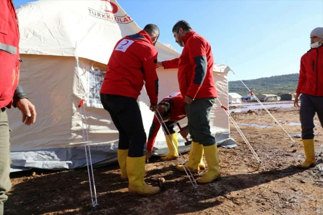 Türk Kızılay'dan İdlib'deki selzedelere yardım