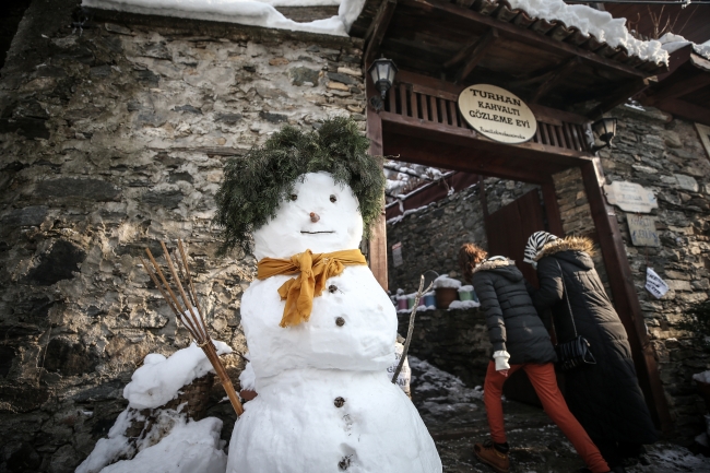 7 asırlık Osmanlı köyünden kar manzaraları