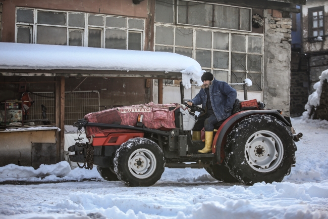 7 asırlık Osmanlı köyünden kar manzaraları