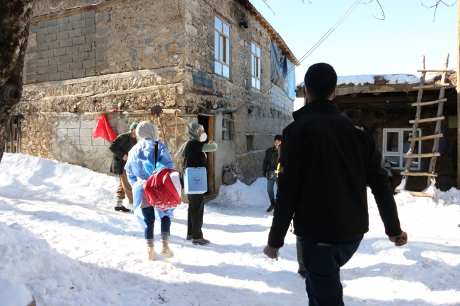 Sağlık ekipleri Bitlis'te aşılama çalışmalarına devam ediyor