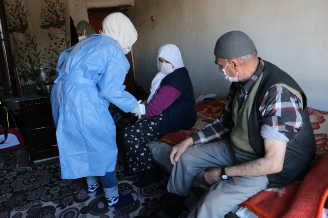 Sağlık ekipleri Bitlis'te aşılama çalışmalarına devam ediyor