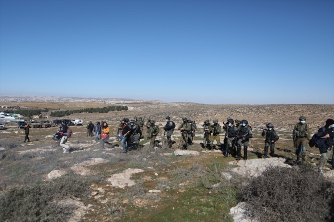 İsrailli Yahudi yerleşimciler, Filistinli göstericilere saldırdı
