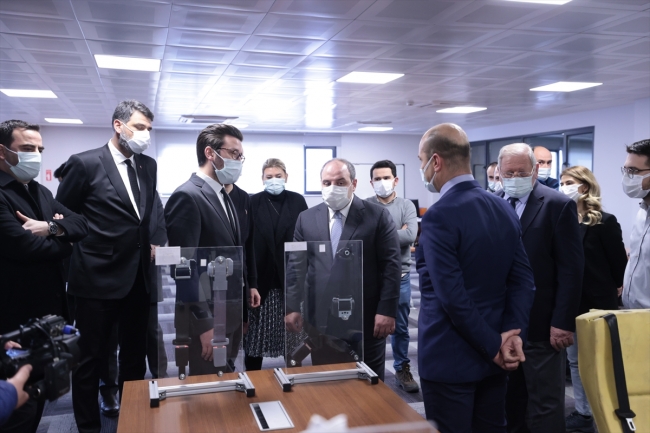 Bakan Varank'tan yerli sermaye ile emniyet kemeri üreten fabrikaya ziyaret