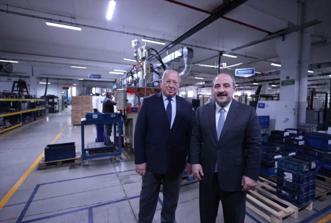 Bakan Varank'tan yerli sermaye ile emniyet kemeri üreten fabrikaya ziyaret