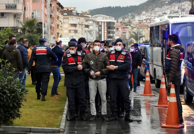 Antalya'da uyuşturucu operasyonu: 25 kişi adliyeye sevk edildi