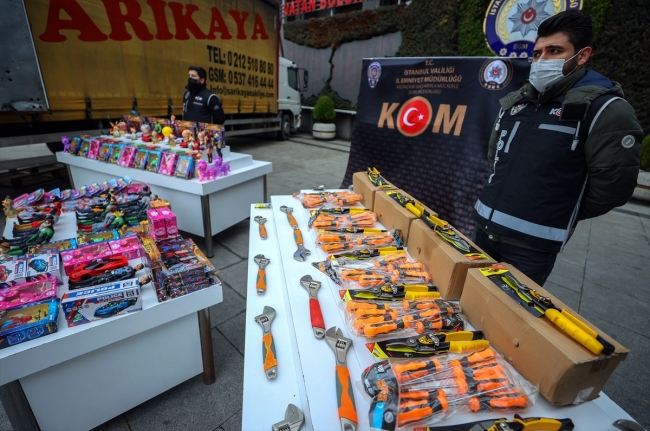 İstanbul'daki bir depodan 40 milyon liralık kaçak eşya çıktı