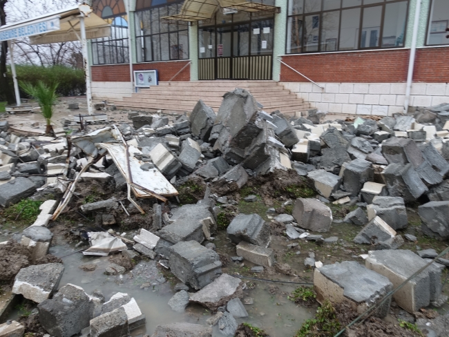 Manisa’daki sağanak ve fırtına hayatı olumsuz etkiledi