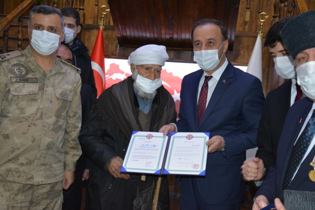 Kore gazisi 71 yıl sonra madalyasına kavuştu