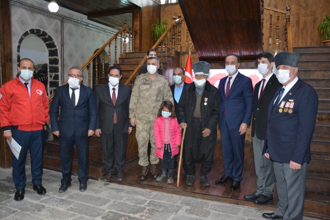 Kore gazisi 71 yıl sonra madalyasına kavuştu