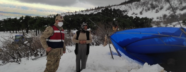 Yaylada mahsur kalan aile kurtarıldı