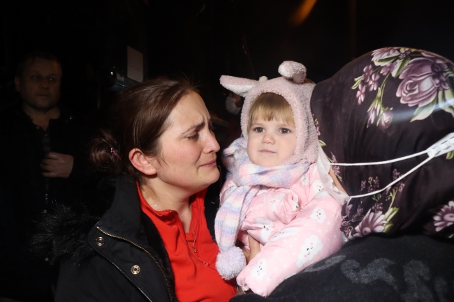 Selde mahsur kalanlar iş makineleriyle tahliye edildi