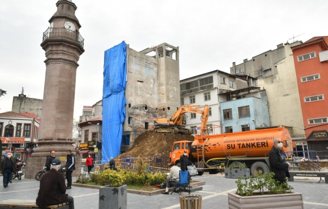 Samsun'daki tarihi Taşhan ve Saathane Meydanı eski dokusuna kavuşuyor