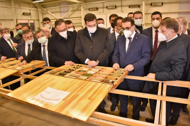 Bakan Dönmez: Hedefimiz 5 yıl içerisinde yıllık 100 ton altın üretmek