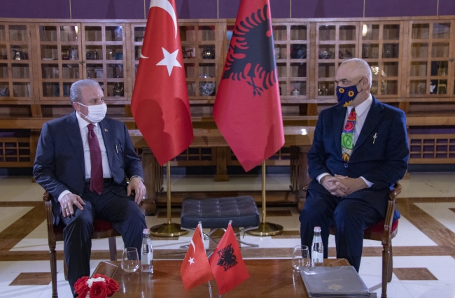 Fotoğraf: AA | TBMM Başkanı Mustafa Şentop , Arnavutluk'un başkenti Tiran'daki programı kapsamında Arnavutluk Başbakanı Edi Rama ile bir araya geldi.