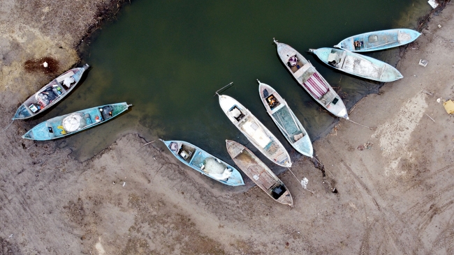 Tatlı su balıkçılarının zorlu kış mesaisi
