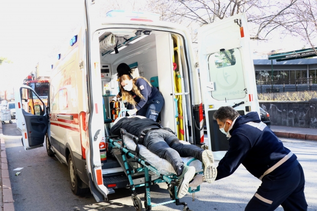 Okul bahçesinde bıçakla yaralanan çocuk hastaneye ulaştırıldı