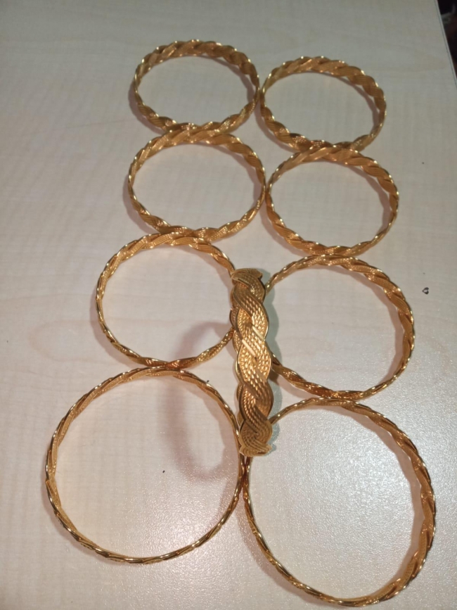 Çaldığı bileziklerin sahte olduğunu emniyette öğrendi