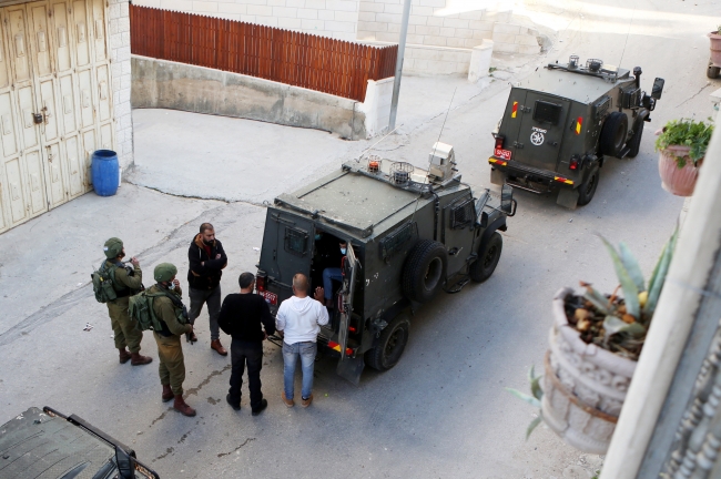 İsrail güçleri Batı Şeria'da bir köye baskın düzenledi