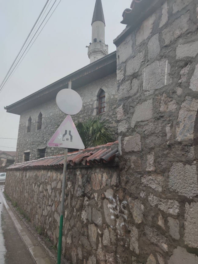 Karadağ'daki camilere ırkçı saldırı
