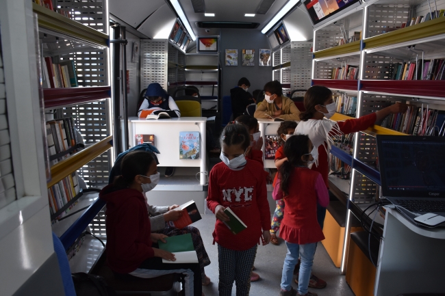 Şırnak'ın köyleri gezici kütüphane sayesinde kitapla buluşuyor