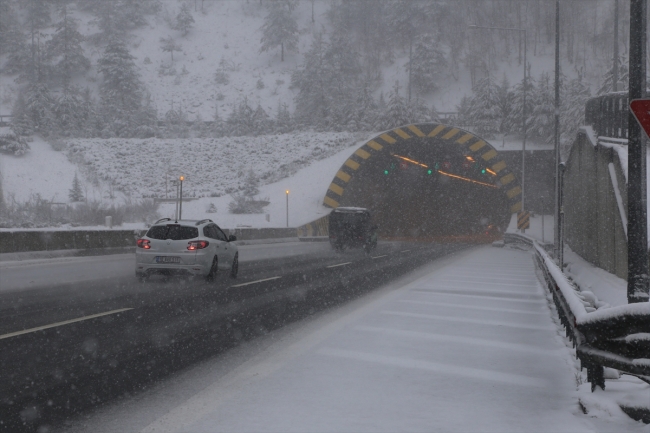 Bolu Dağı'nda kar etkisini artırdı, sürücüler uyarıldı
