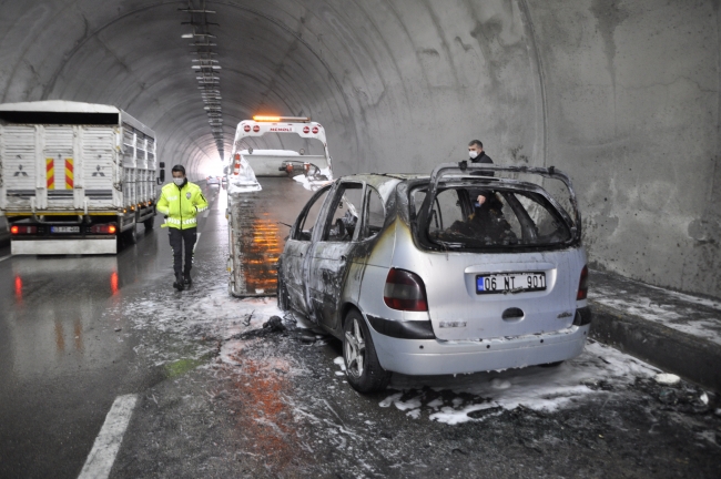 Afyonkarahisar'da tünelde otomobil yandı