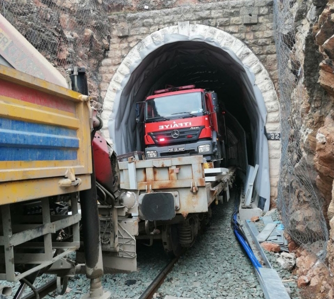 Yangın vagona yüklenen itfaiye aracıyla söndürüldü