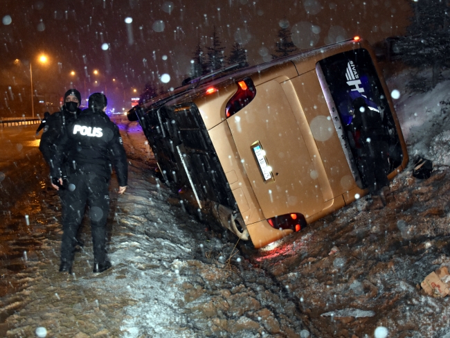 Kırıkkale'de otobüs ve iki ticari taksi çarpıştı: 1 ölü, 2 yaralı