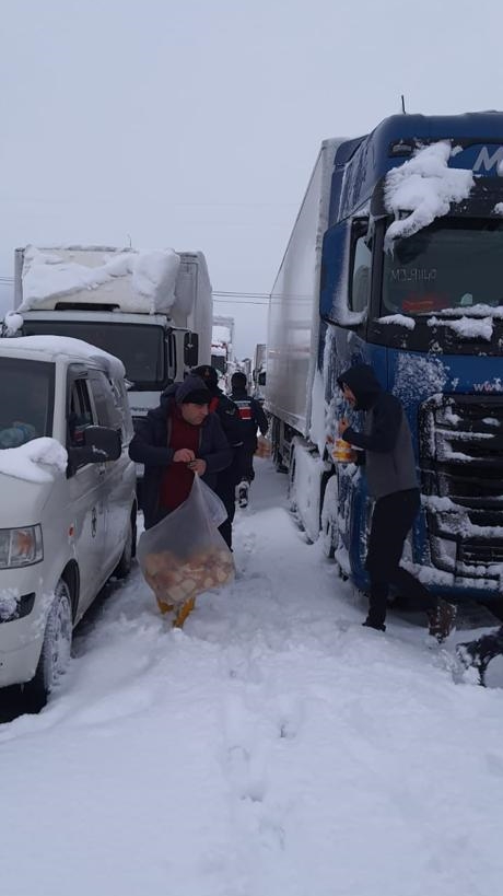 Balıkesir-Susurluk kara yolu ağır taşıt geçişine kapatıldı