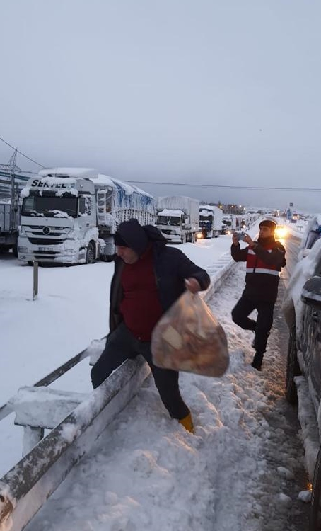Balıkesir-Susurluk kara yolu ağır taşıt geçişine kapatıldı
