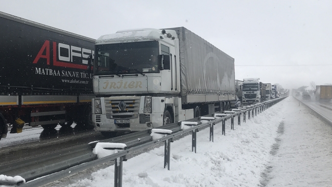 Bursa-İzmir kara yolunda trafik durma noktasına geldi