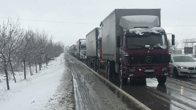 Bursa-İzmir kara yolunda trafik durma noktasına geldi
