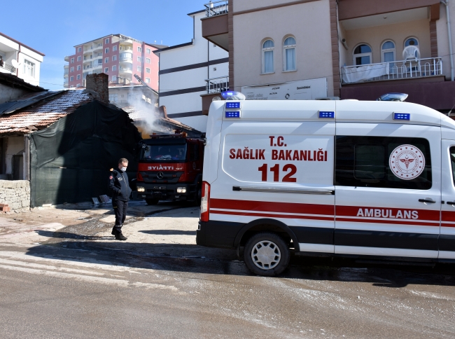 Tüp yüklü kamyonet yandı