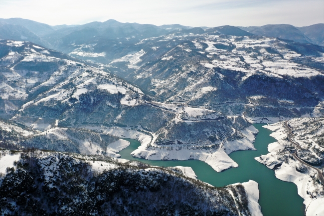 Kocaeli'deki Yuvacık Barajı beyaza büründü