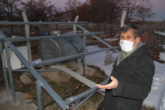 Güneş panelleri çalınan çiftçiler tarlalarda nöbet tutuyor