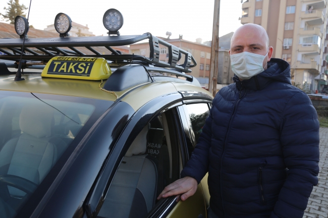 Taksi şoföründen kabinli önlem: Paraları bile dezenfekte ediyorum