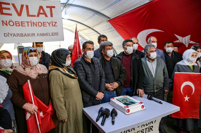 Diyarbakır annelerinin oturma eylemine bir aile daha katıldı