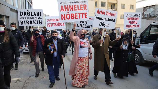 Vanlı aileler evlat nöbetine başladı