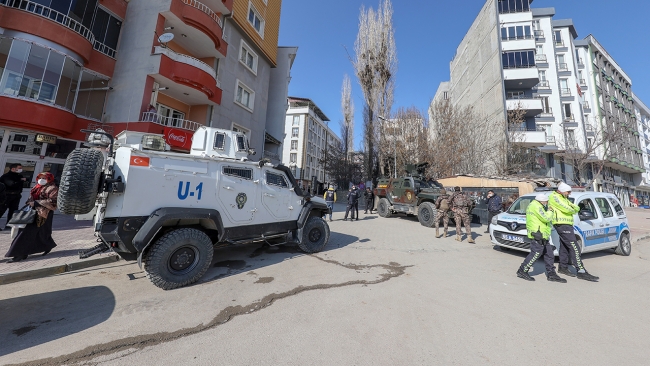 Vanlı aileler evlat nöbetine başladı