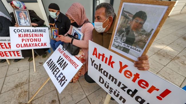 Vanlı aileler evlat nöbetine başladı