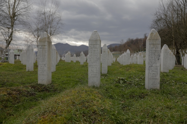 Srebrenitsa annelerinin gözünün yaşı dinmiyor