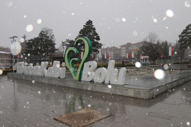 Bolu'da kar yağışı başladı