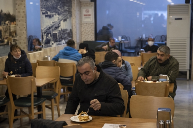 Restoran ve kafeler kapılarını açtı