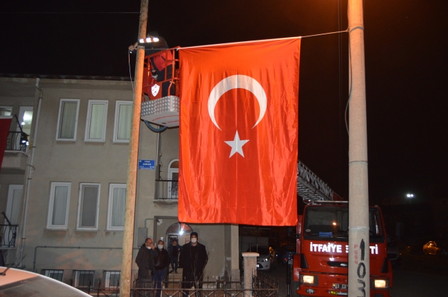 Şehitlerin evlerine ateş düştü